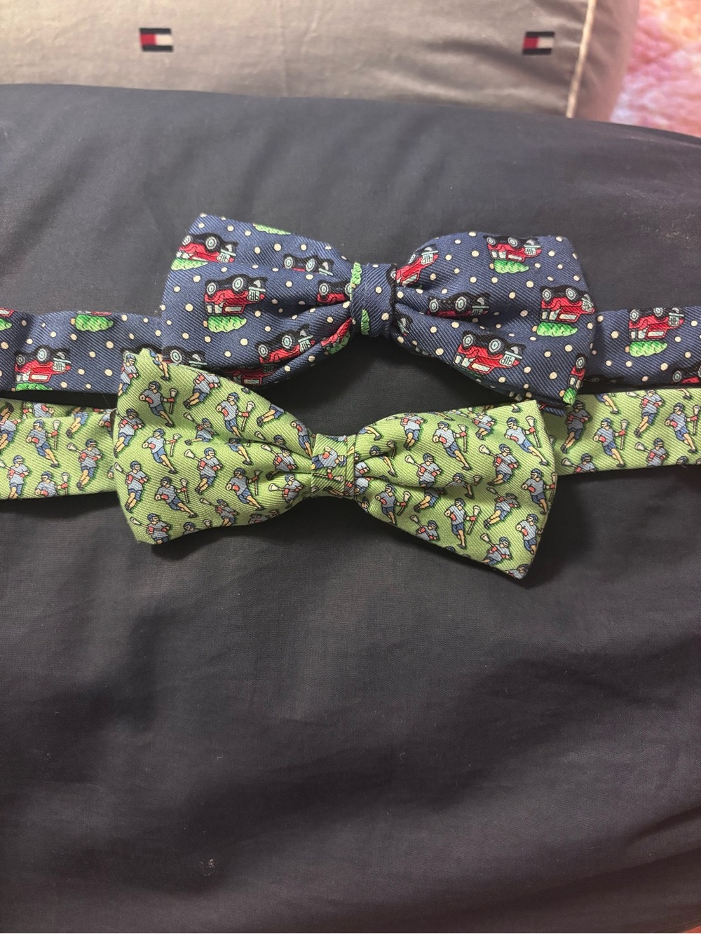 Vineyard Vines Kids Bow Ties in Navy and Green